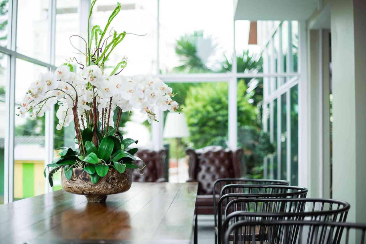 Embryo Hotel Патая Екстериор снимка