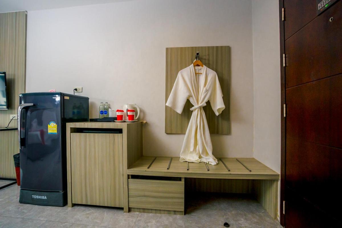 Embryo Hotel Патая Екстериор снимка