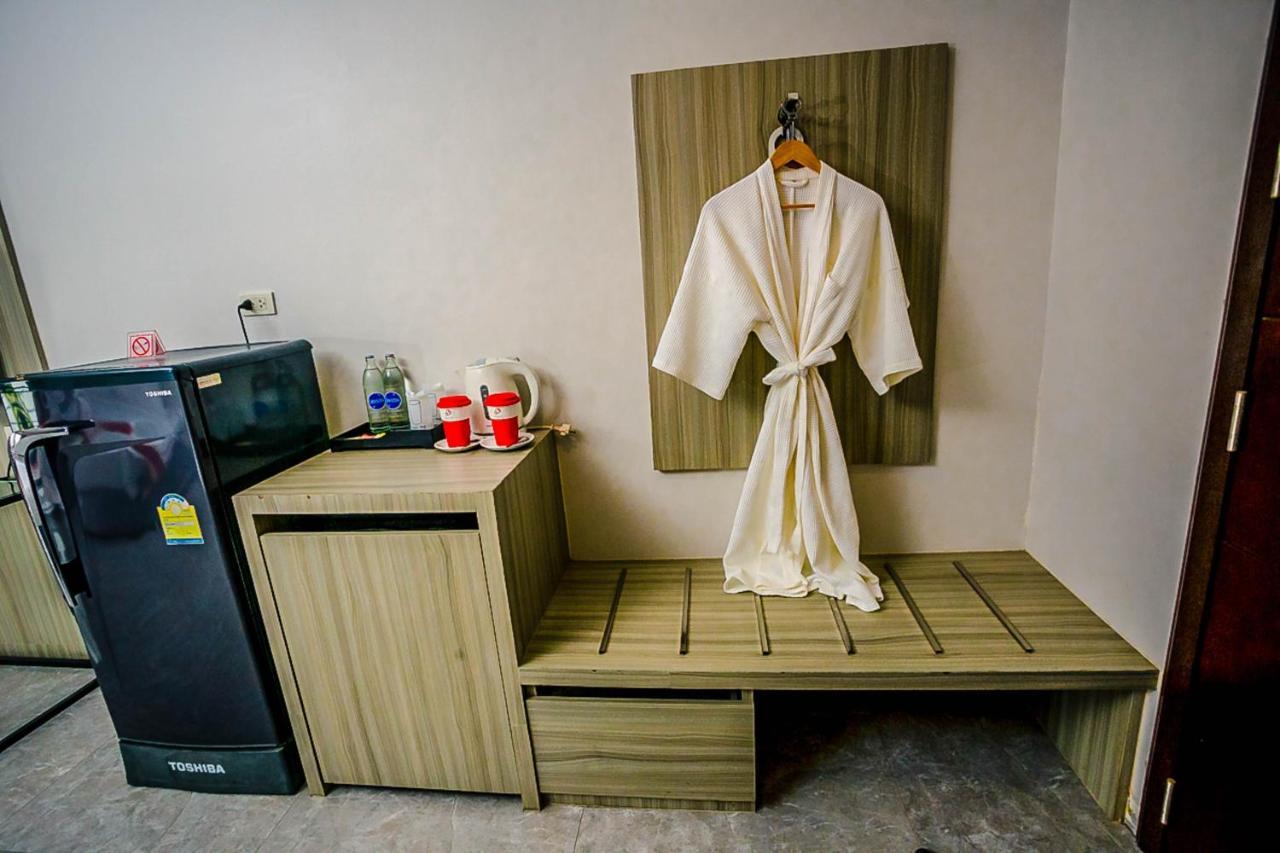 Embryo Hotel Патая Екстериор снимка